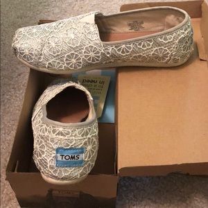 Toms classic silver crochet glitter shoes